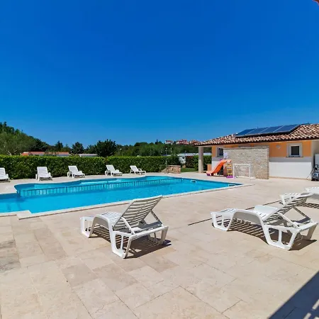 Holiday home Exquisite Mobile In With Garden *