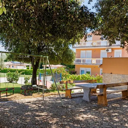 Exquisite Mobile In With Garden Holiday home Banjole