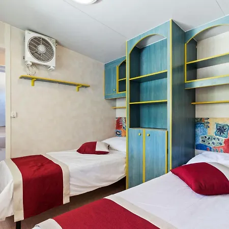Holiday home Exquisite Mobile In With Garden