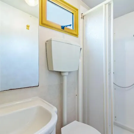 Holiday home Exquisite Mobile In With Garden