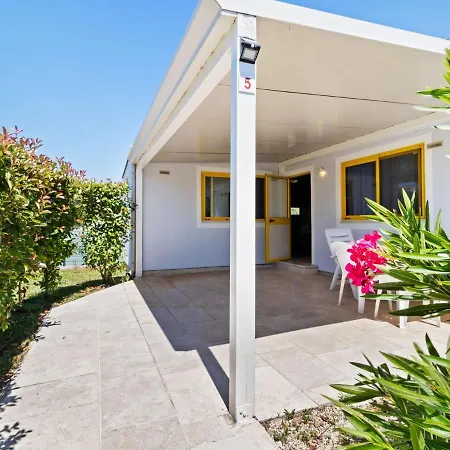 Holiday home Exquisite Mobile In With Garden Banjole