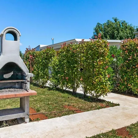 Exquisite Mobile In With Garden Holiday home *