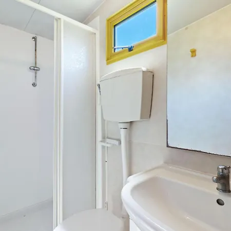 Holiday home Exquisite Mobile In With Garden Banjole