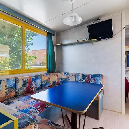 Holiday home Exquisite Mobile In With Garden